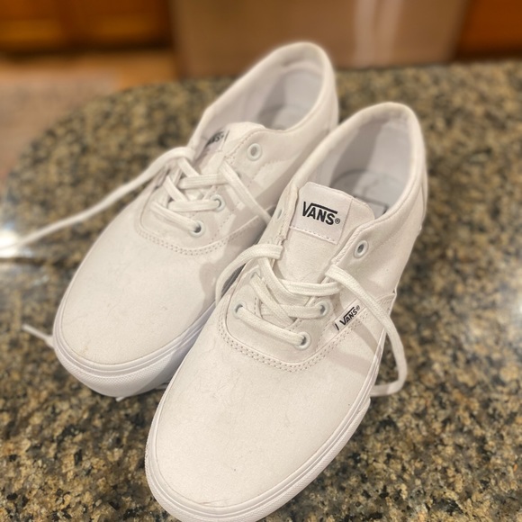 Never worn, brand new white VANS womens size 9 - Picture 4 of 4